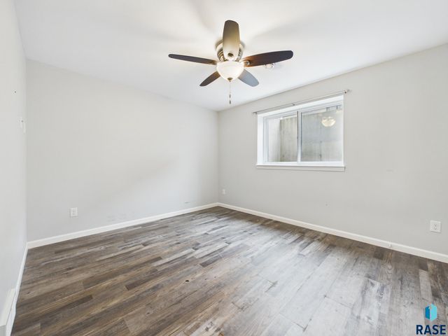 908 S 5th Ave Avenue, Brandon, SD 57005