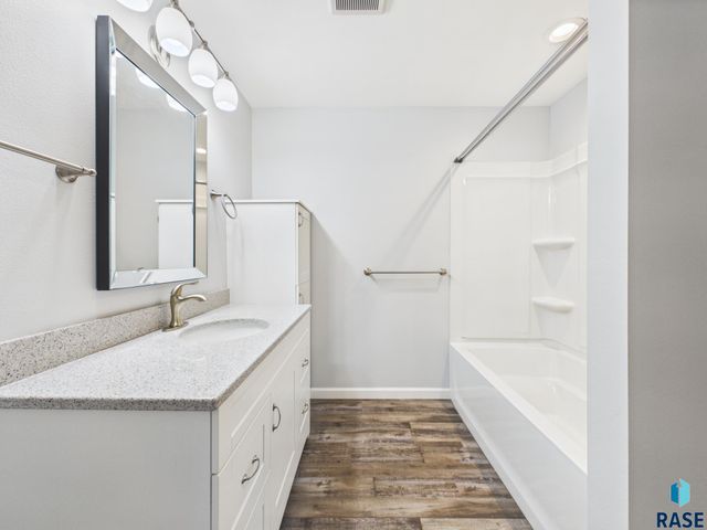 908 S 5th Ave Avenue, Brandon, SD 57005