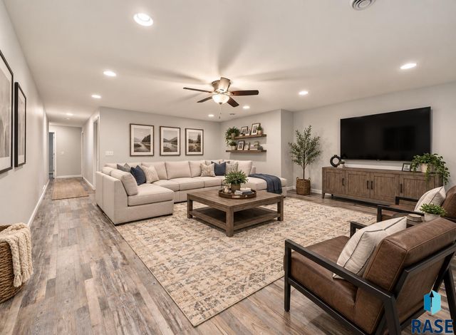 908 S 5th Ave Avenue, Brandon, SD 57005