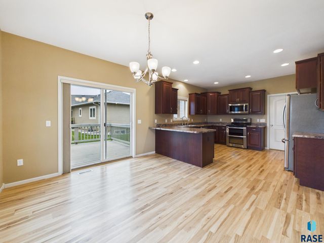 908 S 5th Ave Avenue, Brandon, SD 57005