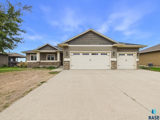 908 S 5th Ave Avenue, Brandon, SD 57005