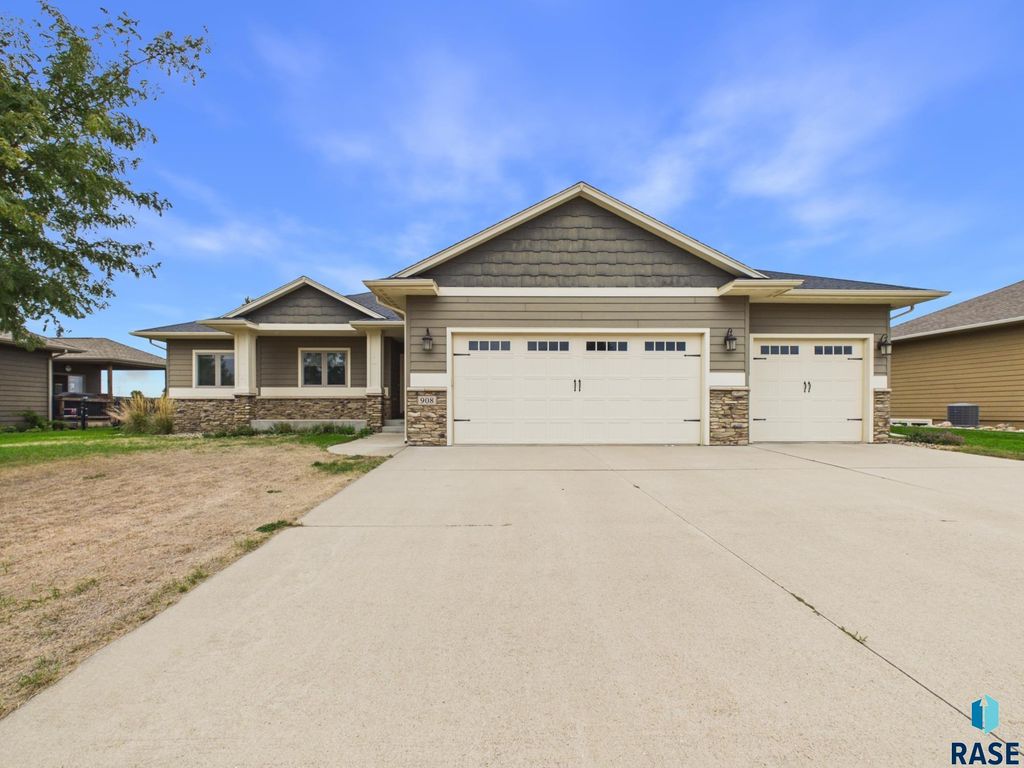 908 S 5th Ave Avenue, Brandon, SD 57005
