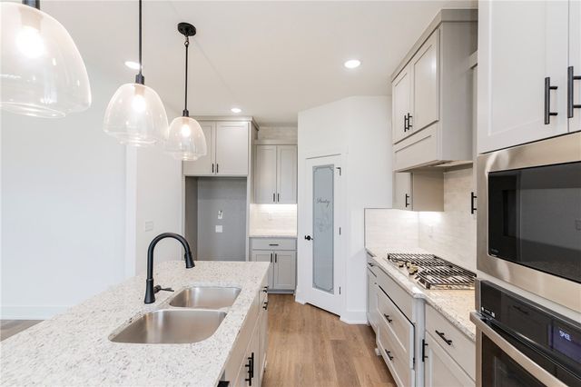 6602 SW High Meadow Boulevard, Bentonville, AR 72713