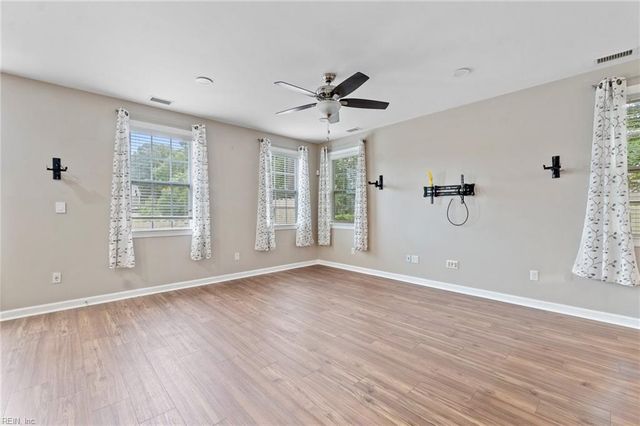 4229 Kenton LN, Virginia Beach, VA 23456
