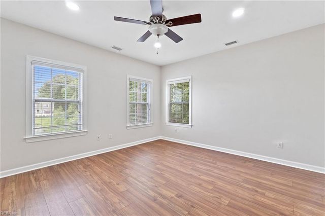 4229 Kenton LN, Virginia Beach, VA 23456