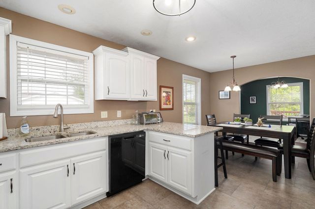 991 W Bates Drive, Nixa, MO 65714