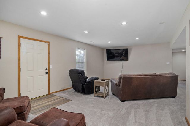 991 W Bates Drive, Nixa, MO 65714