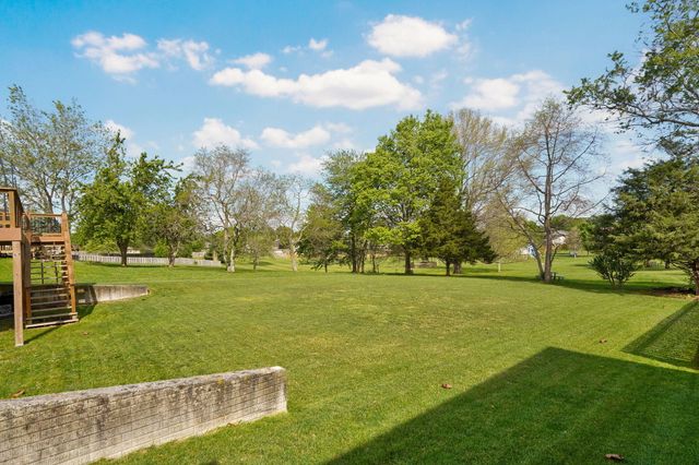 991 W Bates Drive, Nixa, MO 65714