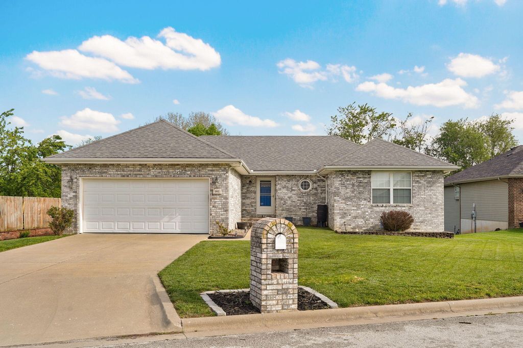 991 W Bates Drive, Nixa, MO 65714