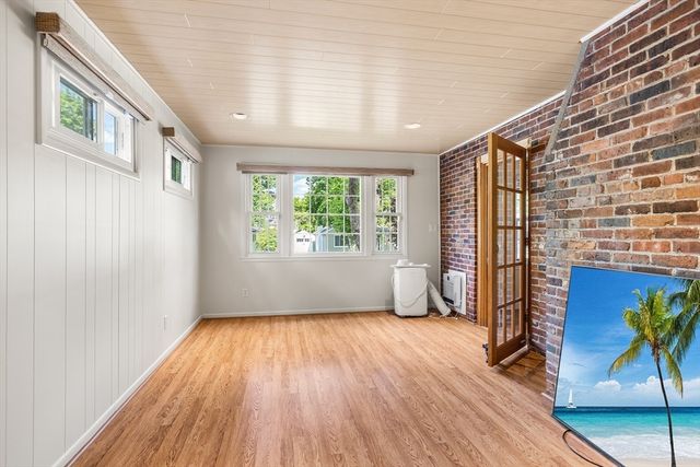 112 Newton Ave N, Worcester, MA 01609