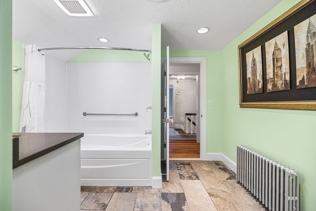 112 Newton Ave N, Worcester, MA 01609