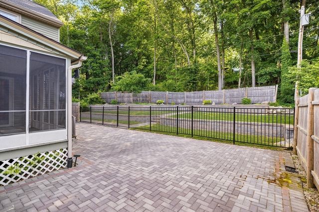 112 Newton Ave N, Worcester, MA 01609