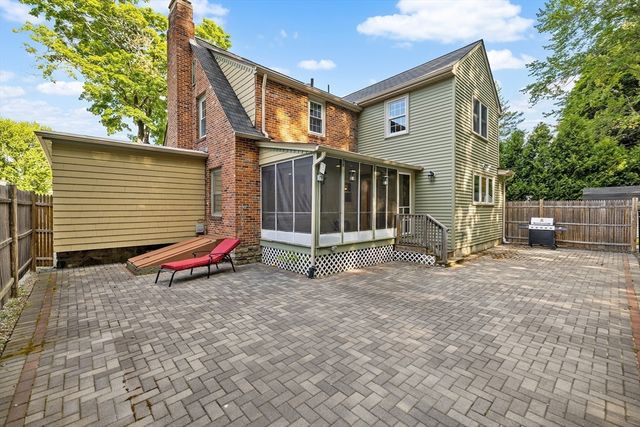 112 Newton Ave N, Worcester, MA 01609