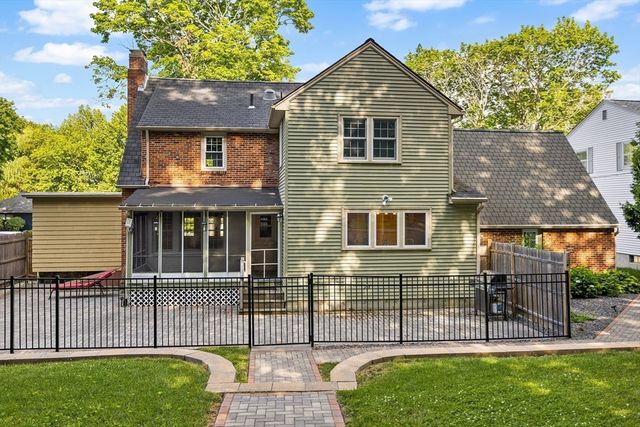 112 Newton Ave N, Worcester, MA 01609