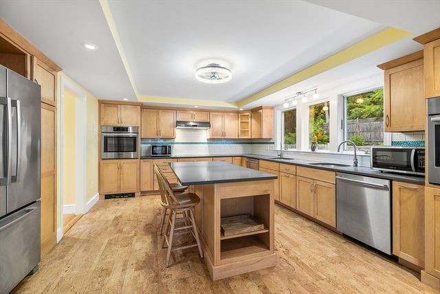 112 Newton Ave N, Worcester, MA 01609