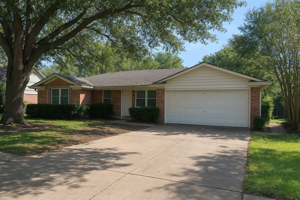 1106 Cozby Street S, Benbrook, TX 76126