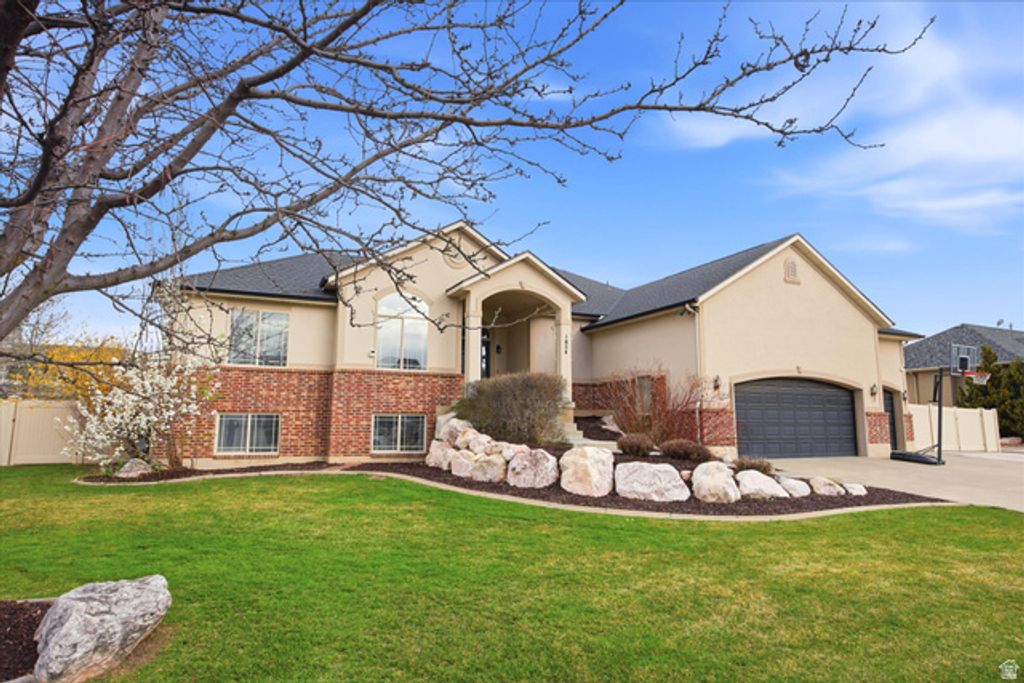 Image 2 of property listing at 1854 W 75 S, Kaysville, UT 84037