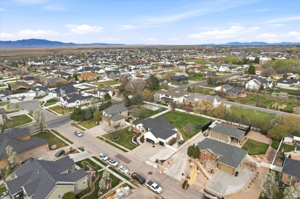 Image 30 of property listing at 1854 W 75 S, Kaysville, UT 84037