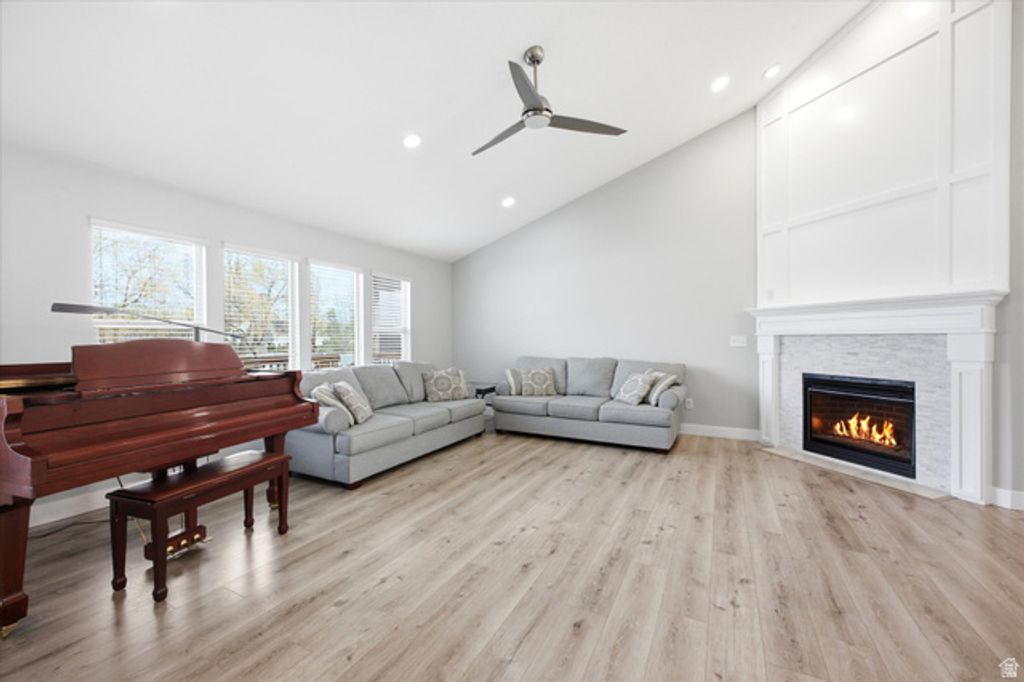 Image 4 of property listing at 1854 W 75 S, Kaysville, UT 84037