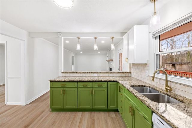 1264 Seven Springs Circle, Marietta, GA 30068