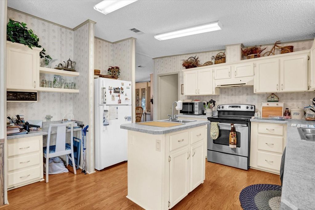 Image 11 of property listing at 34811 BARGER COURT, Leesburg, FL 34788