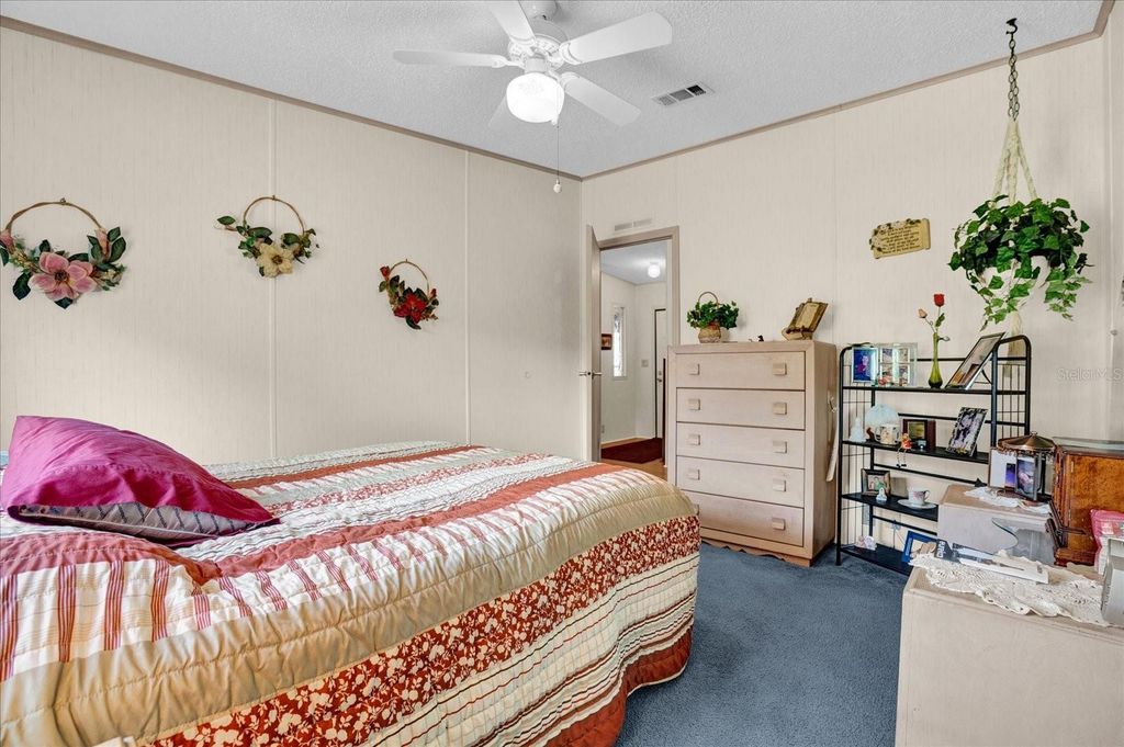 Image 18 of property listing at 34811 BARGER COURT, Leesburg, FL 34788