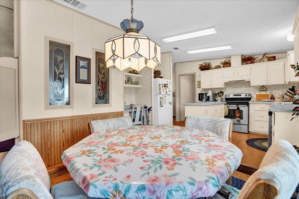 Image 9 of property listing at 34811 BARGER COURT, Leesburg, FL 34788