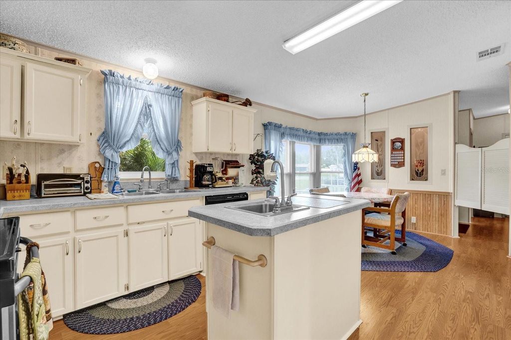 Image 10 of property listing at 34811 BARGER COURT, Leesburg, FL 34788