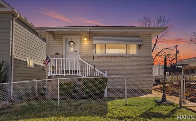 816 Regina Avenue, St Louis, MO 63125