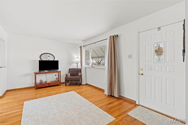 816 Regina Avenue, St Louis, MO 63125