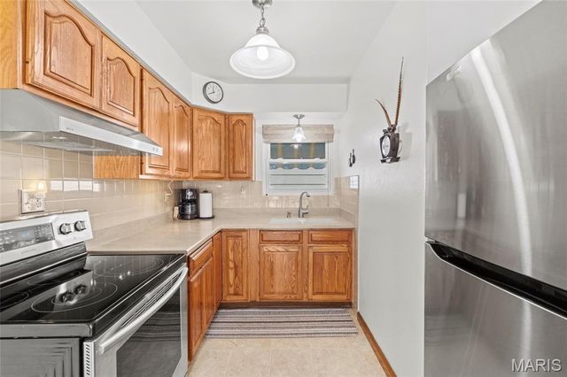 816 Regina Avenue, St Louis, MO 63125