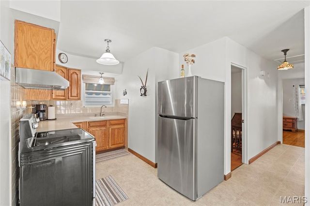 816 Regina Avenue, St Louis, MO 63125