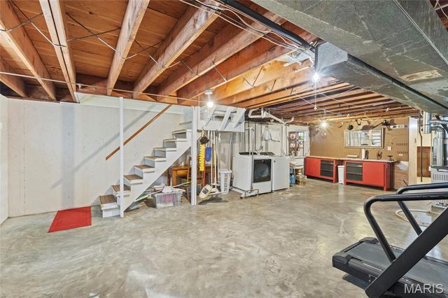 816 Regina Avenue, St Louis, MO 63125