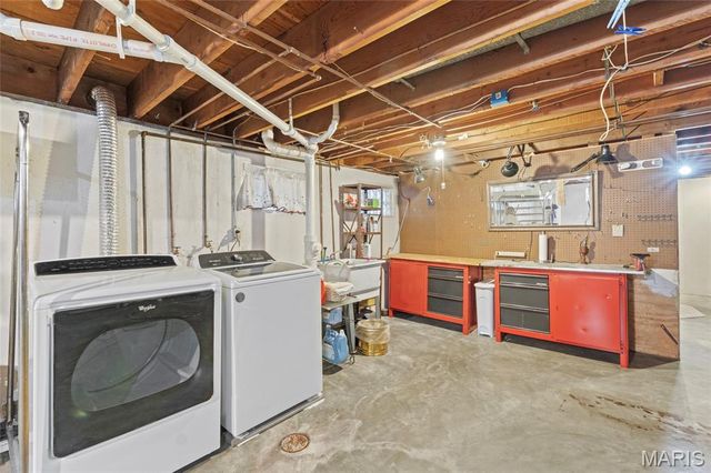 816 Regina Avenue, St Louis, MO 63125