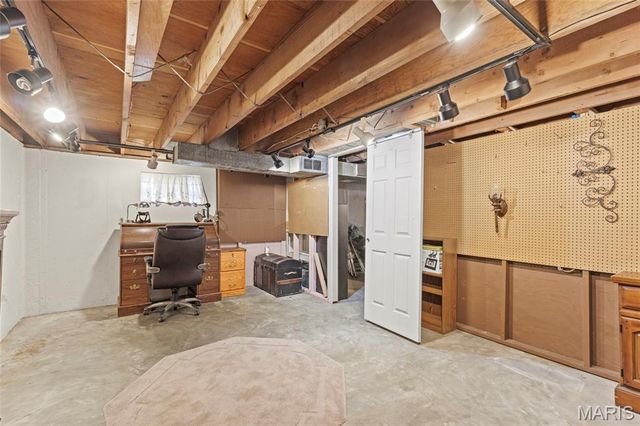 816 Regina Avenue, St Louis, MO 63125