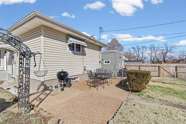 816 Regina Avenue, St Louis, MO 63125