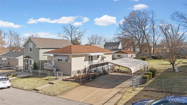 816 Regina Avenue, St Louis, MO 63125