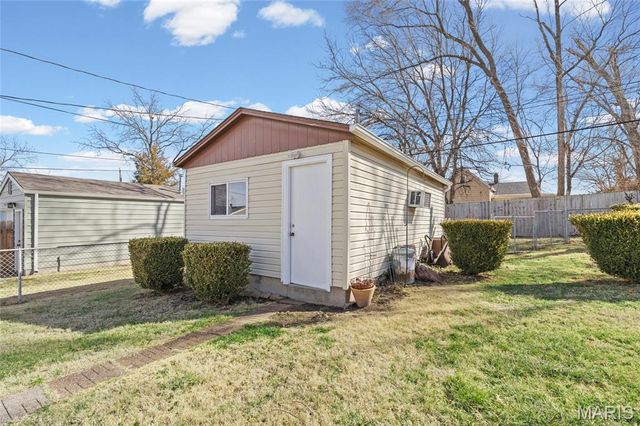 816 Regina Avenue, St Louis, MO 63125