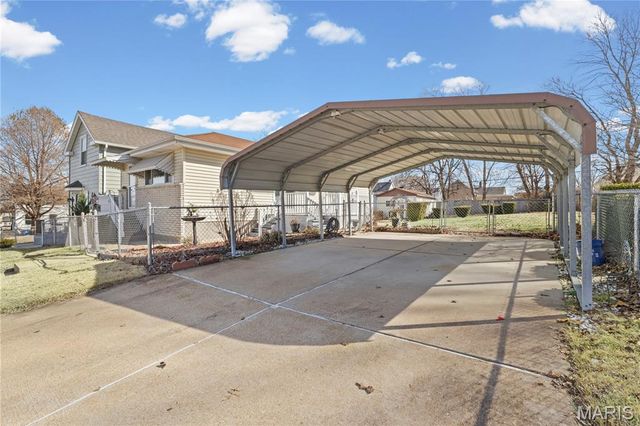 816 Regina Avenue, St Louis, MO 63125