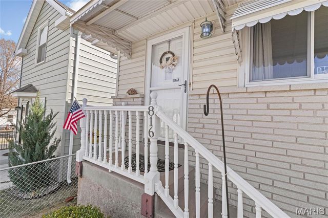 816 Regina Avenue, St Louis, MO 63125