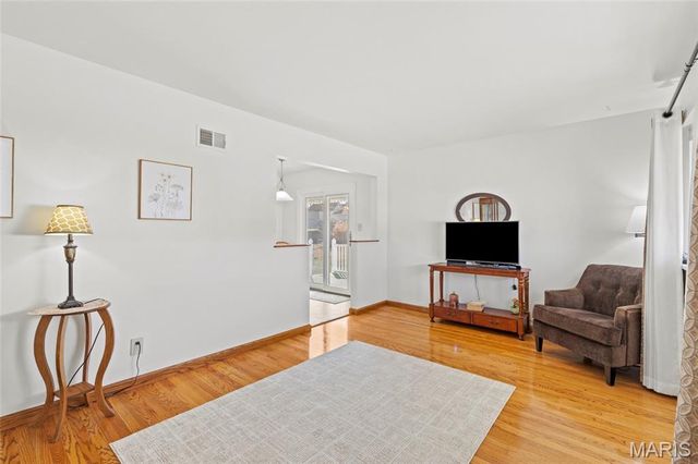 816 Regina Avenue, St Louis, MO 63125