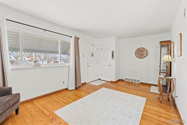 816 Regina Avenue, St Louis, MO 63125