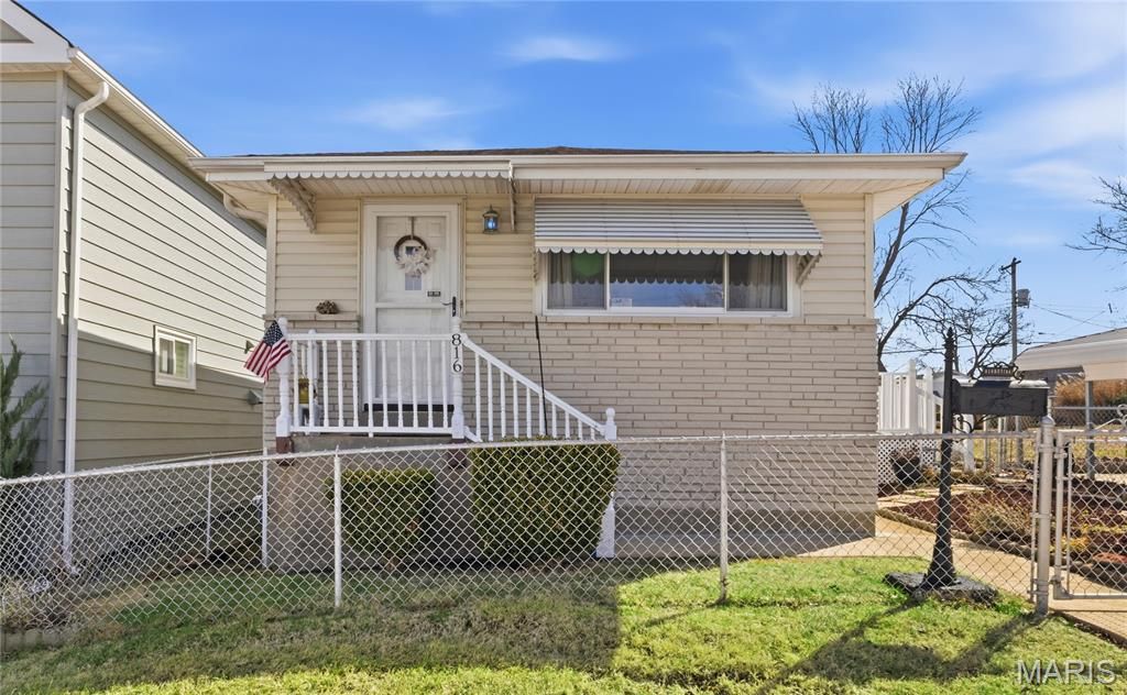 816 Regina Avenue, St Louis, MO 63125