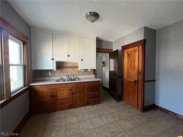 3820 Muriel Avenue, Cleveland, OH 44109