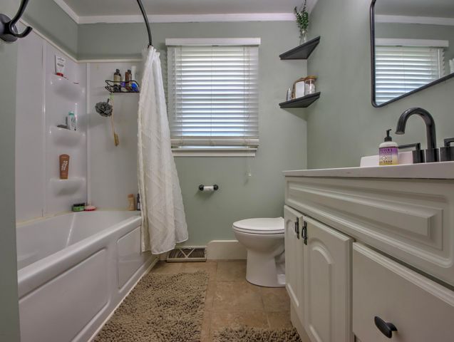 102 W 250 S, La Porte, IN 46350