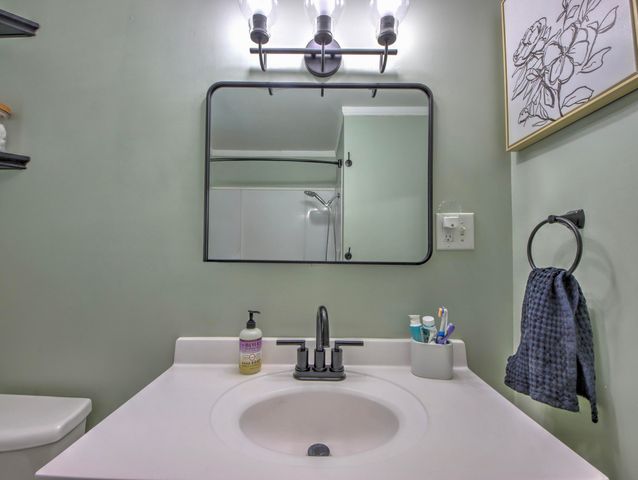102 W 250 S, La Porte, IN 46350
