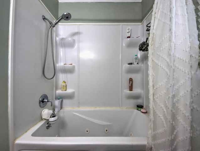 102 W 250 S, La Porte, IN 46350