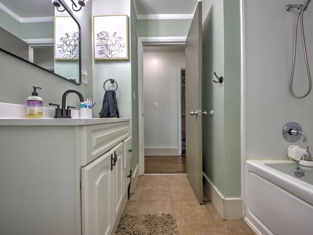 102 W 250 S, La Porte, IN 46350