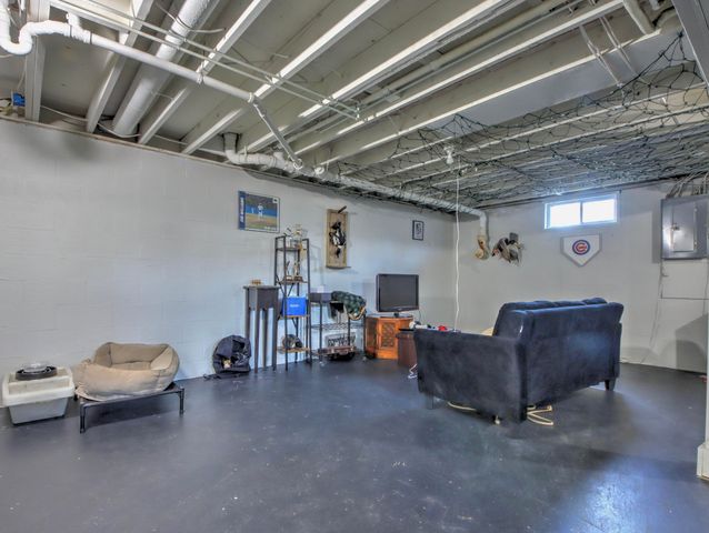 102 W 250 S, La Porte, IN 46350