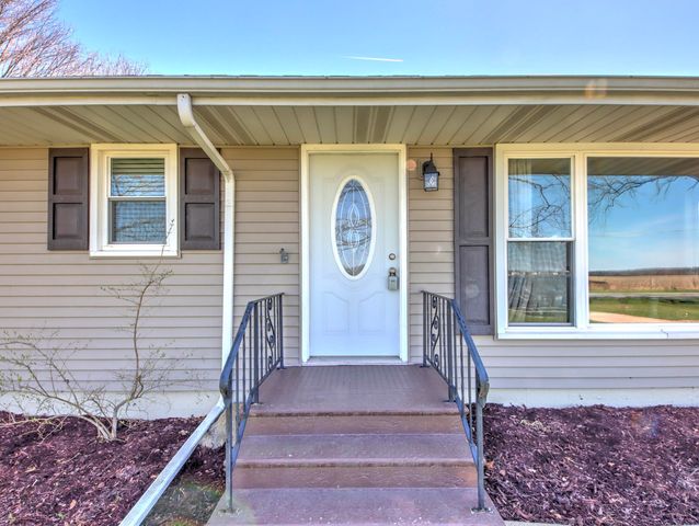 102 W 250 S, La Porte, IN 46350